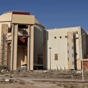 السفير الروسي في طهران: لا تزال الغارات الجوية بالقرب من محطة بوشهر النووية مستمرة